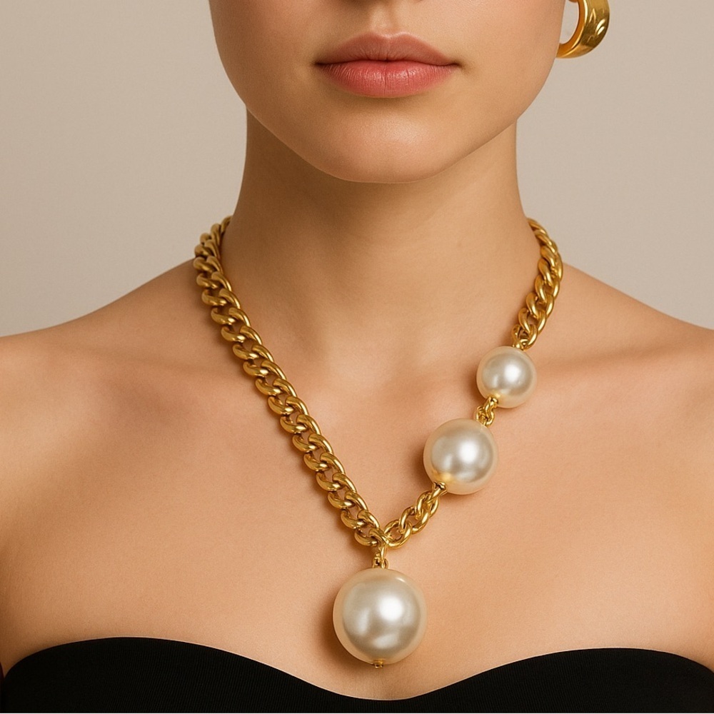 Cher Stainless Steel Elegant Gold and Pearl Necklace